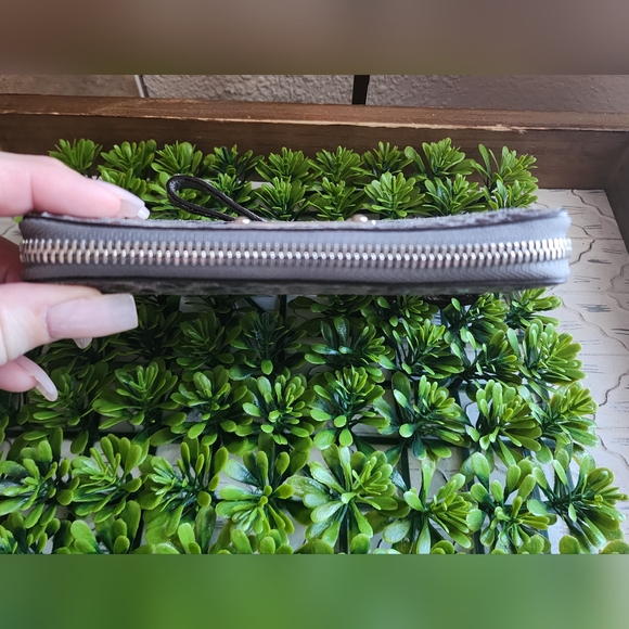 EUC Michael Kors grey snake print wristlet - Picture 7 of 13